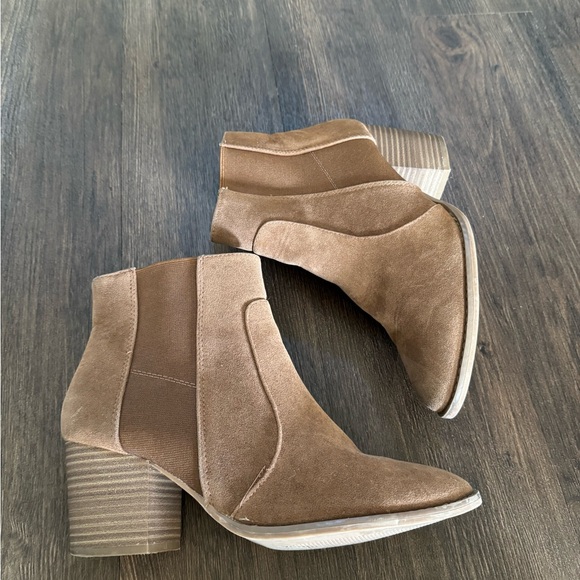 Universal Thread Women’s Boots Sz 9 - Picture 2 of 6